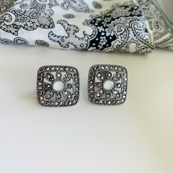 🛍️Bundle sale! Vintage faux marcasite clip earrings - Picture 2 of 7